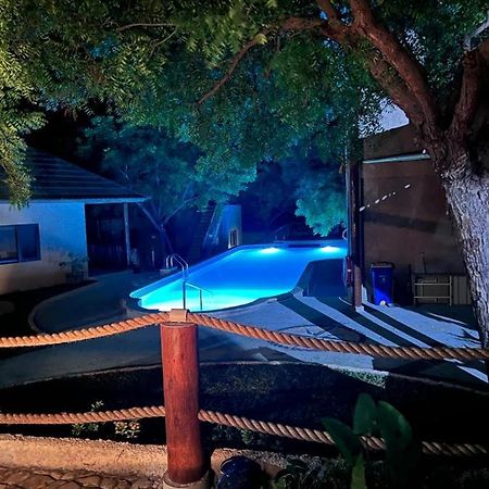 Lunar Dive Resort: Bamboo Villas Kubu Bagian luar foto