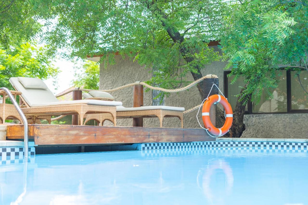 Lunar Dive Resort: Bamboo Villas Kubu Bagian luar foto