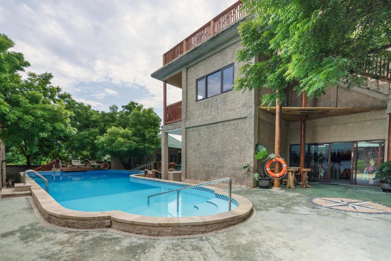 Lunar Dive Resort: Bamboo Villas Kubu Bagian luar foto