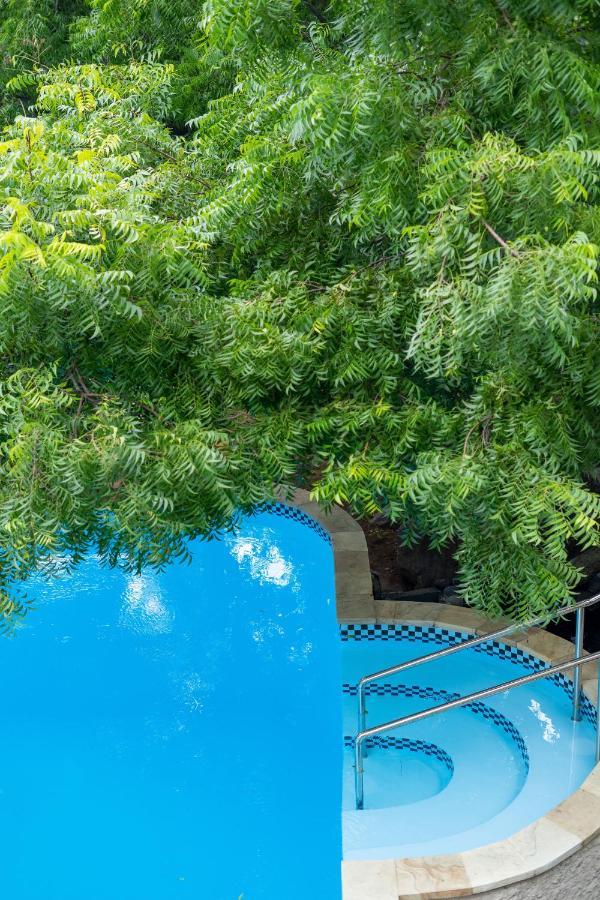 Lunar Dive Resort: Bamboo Villas Kubu Bagian luar foto