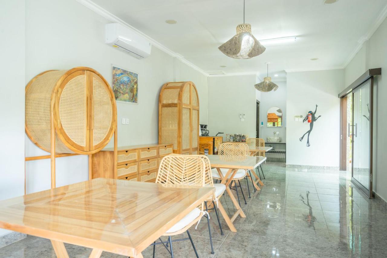Lunar Dive Resort: Bamboo Villas Kubu Bagian luar foto