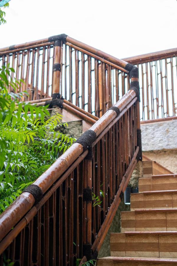 Lunar Dive Resort: Bamboo Villas Kubu Bagian luar foto
